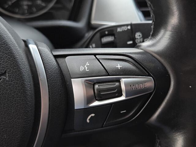 BMW X1 sDrive20i M SPORT | LEDER | TREKHAAK | NAVIGATIE | STOEL- STUURWIELVERWARMING | ELEKTR. KOFFERKLEP |