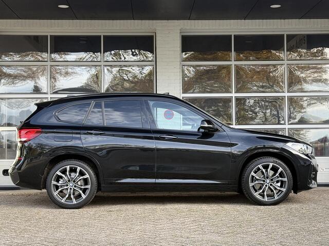 BMW X1 xDrive25e M SPORT | PANORAMA | ELEKTR. STOELEN | HARMAN KARDON | LEDER | 19 INCH LM VELGEN | TREKHAAK |