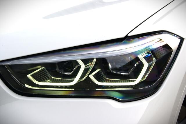 BMW X1 xDrive25e 220PK M-Sport Panoramadak/Camera/Sfeerverl./Stoelverw. Aut