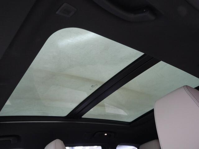 BMW X1 xDrive30e | M-Sport | Trekhaak | 20" | Panorama | Actief zetel | Head up | Harman/kardon