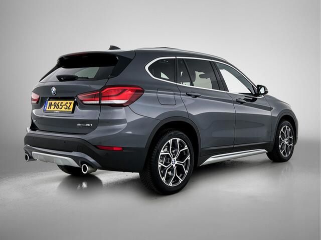BMW X1 sDrive20i Business Edition Plus / Panoramadak / Elec. BMW sportstoelen / Sfeerverlichting