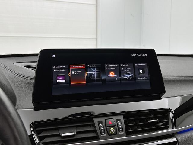 BMW X1 sDrive20i Business Edition Plus / Panoramadak / Elec. BMW sportstoelen / Sfeerverlichting