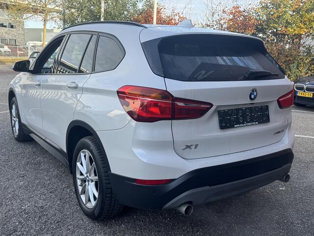 BMW X1 sDrive20i Executive // LEDEREN BEKLEDING // MEMORY SEAT // ELEK. ACHTERKLEP // NAVI // CAMERA // CRUISE //