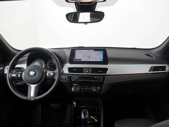 BMW X1 sDrive20i VDL Nedcar Edition | Trekhaak | Stoelverwarming | Head-up Display | Achteruitrijcamera