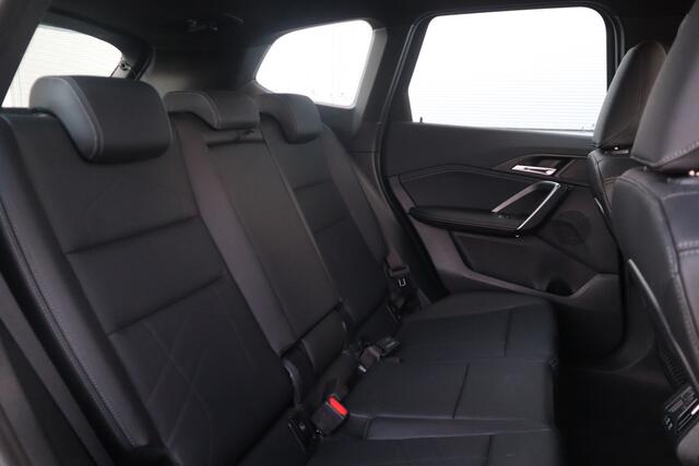 BMW X1 sDrive18i X-Line / Trekhaak / Adaptieve Cruise / 19inch / Camera /