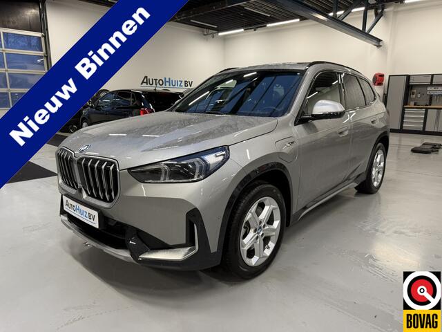 BMW X1 xDrive25e xLine LED Panoramadak Trekhaak LED Harman-Kardon Leder Stoelverwarming LED Keyless Entry 18 Inch
