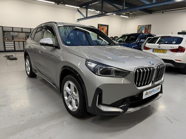 BMW X1 xDrive25e xLine LED Panoramadak Trekhaak LED Harman-Kardon Leder Stoelverwarming LED Keyless Entry 18 Inch