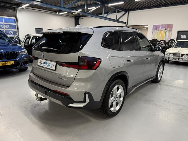 BMW X1 xDrive25e xLine LED Panoramadak Trekhaak LED Harman-Kardon Leder Stoelverwarming LED Keyless Entry 18 Inch