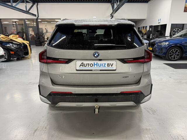 BMW X1 xDrive25e xLine LED Panoramadak Trekhaak LED Harman-Kardon Leder Stoelverwarming LED Keyless Entry 18 Inch
