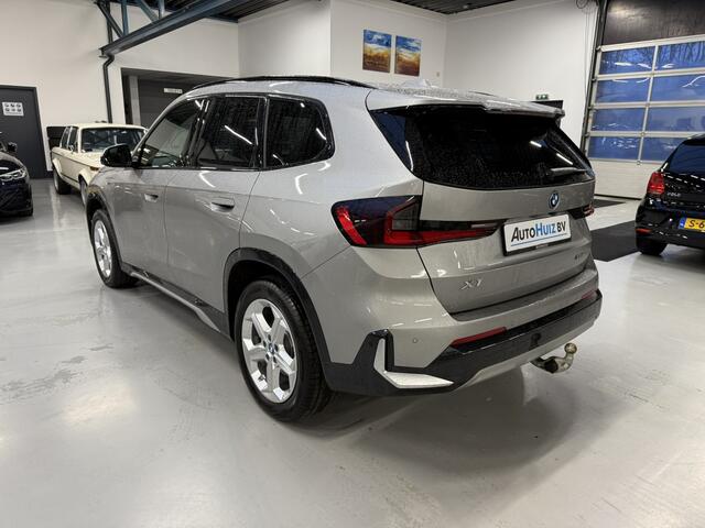 BMW X1 xDrive25e xLine LED Panoramadak Trekhaak LED Harman-Kardon Leder Stoelverwarming LED Keyless Entry 18 Inch