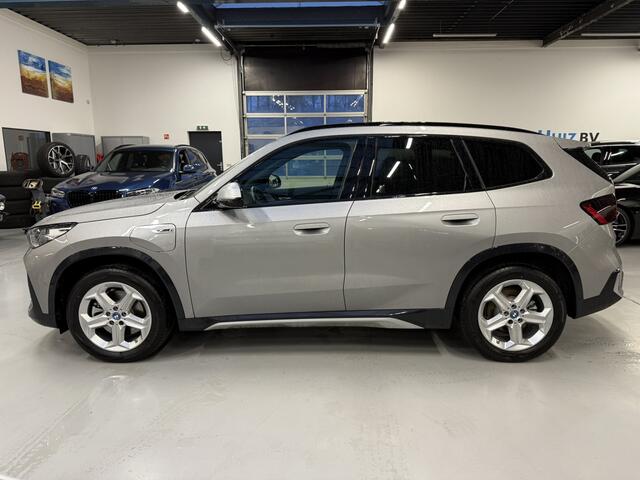 BMW X1 xDrive25e xLine LED Panoramadak Trekhaak LED Harman-Kardon Leder Stoelverwarming LED Keyless Entry 18 Inch