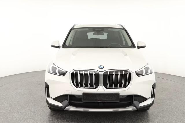 BMW X1 sDrive18iA xLine ** ADAPT. LED, LEDER, PANORAMA, TREKH, ADAPT. CRUISE, ACT. SPORTST ** 1e EIG - Ex BMW-AG - UNFALLFREI ** ** INFORMEER OOK NAAR ONZE AANTREKKELIJKE FINANCIAL-LEASE TARIEVEN **