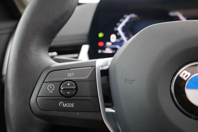 BMW X1 sDrive18iA xLine ** ADAPT. LED, LEDER, PANORAMA, TREKH, ADAPT. CRUISE, ACT. SPORTST ** 1e EIG - Ex BMW-AG - UNFALLFREI ** ** INFORMEER OOK NAAR ONZE AANTREKKELIJKE FINANCIAL-LEASE TARIEVEN **