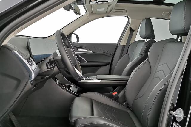 BMW X1 sDrive18iA xLine ** ADAPT. LED, LEDER, PANORAMA, TREKH, ADAPT. CRUISE, ACT. SPORTST ** 1e EIG - Ex BMW-AG - UNFALLFREI ** ** INFORMEER OOK NAAR ONZE AANTREKKELIJKE FINANCIAL-LEASE TARIEVEN **