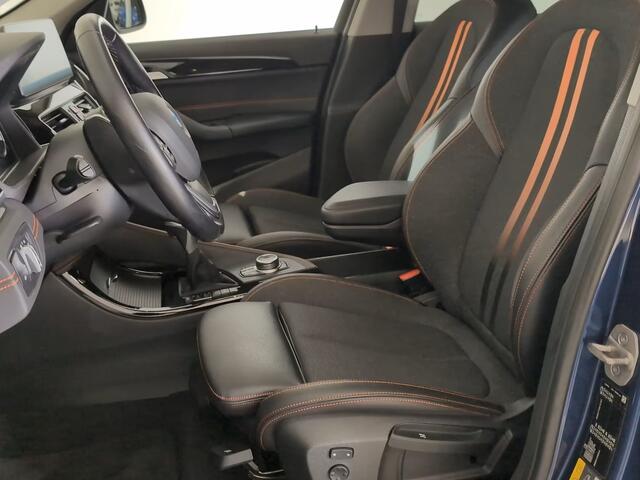 BMW X1 xDrive25e SPORTLINE ** LED, NAVI+, HALF-LEDER, TREKH, CAMERA, HuD, SPIEGELPACK ** 1e EIG - UNFALLFREI ** ** INFORMEER OOK NAAR ONZE AANTREKKELIJKE FINANCIAL-LEASE TARIEVEN **