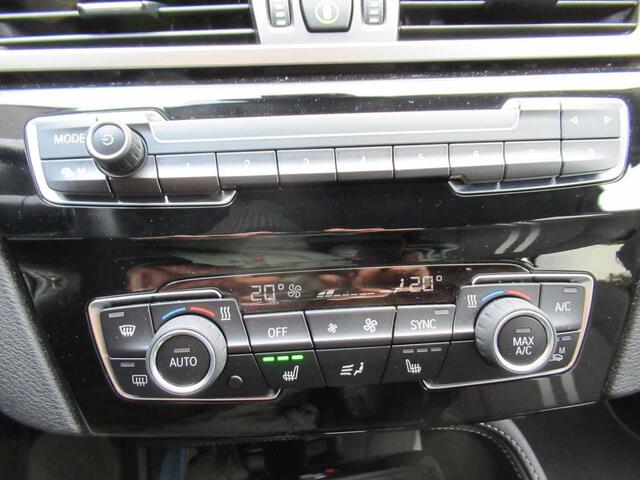 BMW X1 sDrive18i SPORTLINE ** LED, NAVI+, HALF-LEDER, TREKH, PRIVACY, ELECTR. A-KLEP ** 1e EIG - UNFALLFREI - 47 dkm (!) ** ** INFORMEER OOK NAAR ONZE AANTREKKELIJKE FINANCIAL-LEASE TARIEVEN **