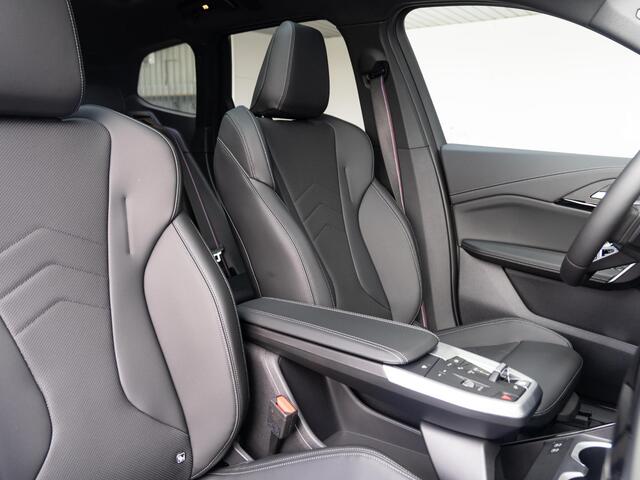 BMW X1 xDrive23i High Executive | M Sportpakket Pro | Trekhaak | Panoramadak | Harman Kardon | Innovation Pack | Comfort Pack | Travel Pack