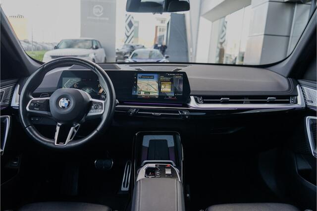 BMW X1 xDrive23i | Head-up display | Voorstoelen verwarmd | Schuif/Kantel dak |