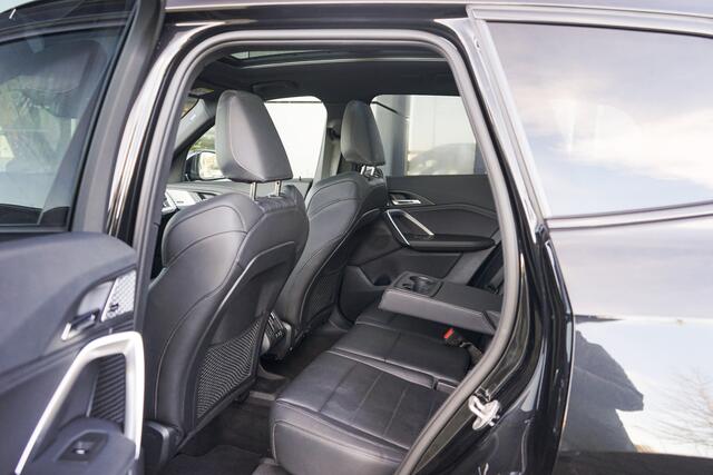 BMW X1 xDrive23i | Head-up display | Voorstoelen verwarmd | Schuif/Kantel dak |