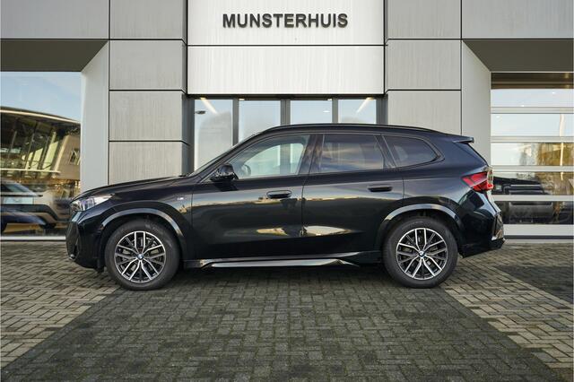 BMW X1 xDrive23i | Head-up display | Voorstoelen verwarmd | Schuif/Kantel dak |