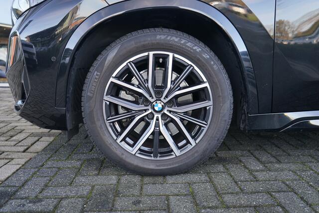 BMW X1 xDrive23i | Head-up display | Voorstoelen verwarmd | Schuif/Kantel dak |