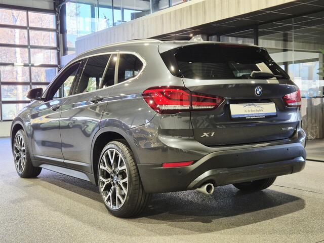 BMW X1 xDrive25e Executive Sportline | Panorama | Camera | "19 | Carplay | Stoelverwarming