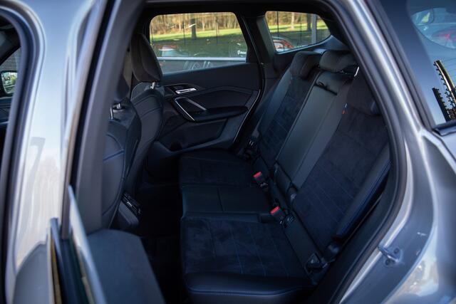 BMW X1 sDrive18i M-sport , Draadloze lader, Keyless entry, Achteruitrijcamera,