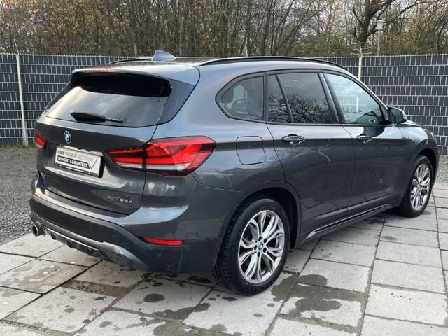 BMW X1 xDrive25e SPORTLINE ** LED, NAVI+, PANORAMA, ADAPT. CRUISE, CAMERA, PRIVACY, 18-inch LMV ** 1e EIG - UNFALLFREI ** ** INFORMEER OOK NAAR ONZE AANTREKKELIJKE FINANCIAL-LEASE TARIEVEN **