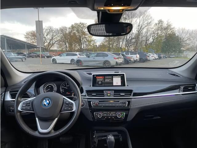 BMW X1 xDrive25e SPORTLINE ** LED, NAVI+, PANORAMA, ADAPT. CRUISE, CAMERA, PRIVACY, 18-inch LMV ** 1e EIG - UNFALLFREI ** ** INFORMEER OOK NAAR ONZE AANTREKKELIJKE FINANCIAL-LEASE TARIEVEN **