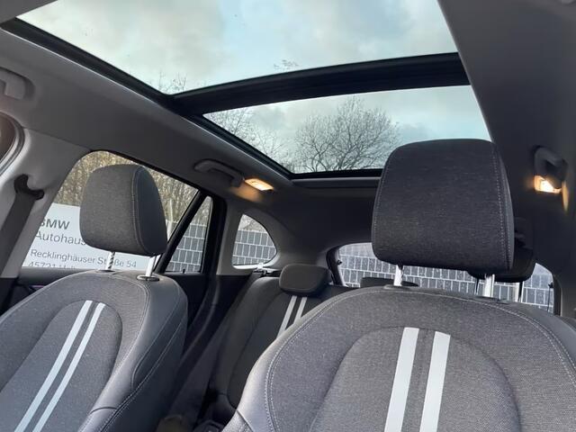 BMW X1 xDrive25e SPORTLINE ** LED, NAVI+, PANORAMA, ADAPT. CRUISE, CAMERA, PRIVACY, 18-inch LMV ** 1e EIG - UNFALLFREI ** ** INFORMEER OOK NAAR ONZE AANTREKKELIJKE FINANCIAL-LEASE TARIEVEN **