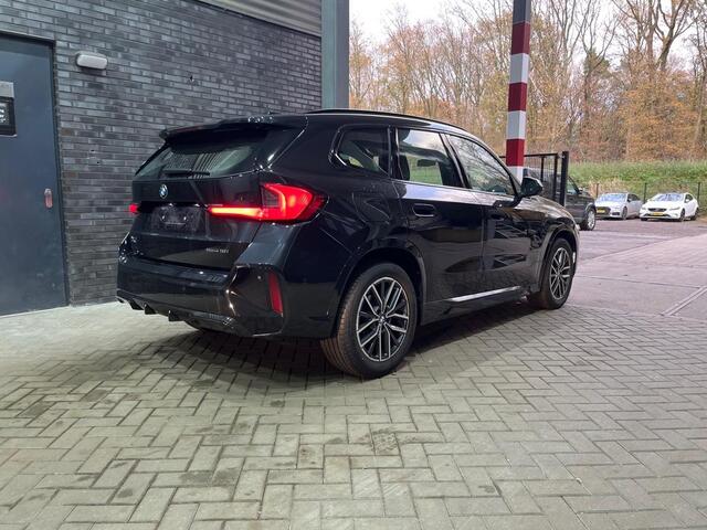 BMW X1 sDrive18i M-Sport | Shadow Line | Keyless | Camera | Stoelverwarming | 18 Inch