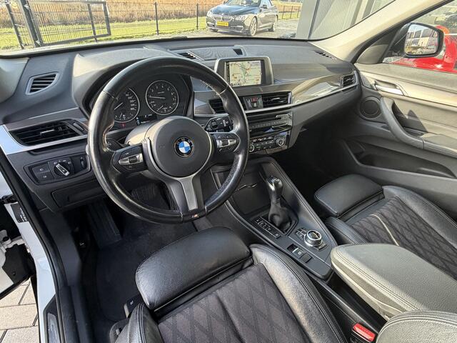 BMW X1 xDrive20i Centennial High Executive Verw. Sportstoelen | PDC | LED | Super netjes!