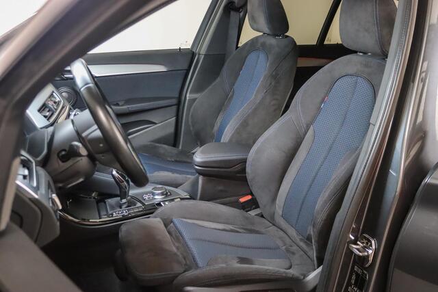 BMW X1 sDrive20i High Executive, M-sport, Panoramadak, HUD, Camera, H&K, Memory, Keyless