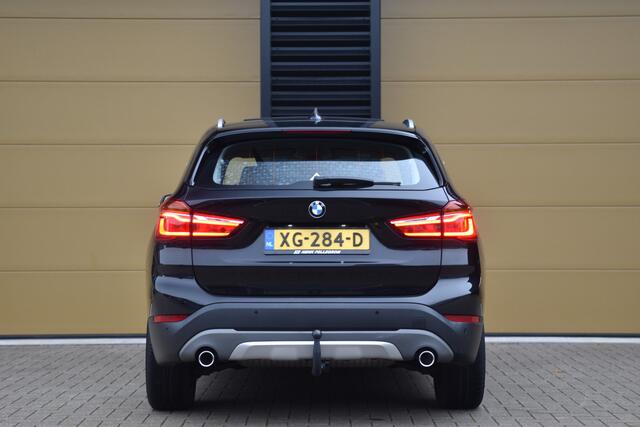 BMW X1 sDrive20i Orange Edition II * Head-up * Trekhaak * Panoramadak *