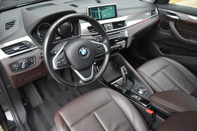 BMW X1 sDrive20i Orange Edition II * Head-up * Trekhaak * Panoramadak *