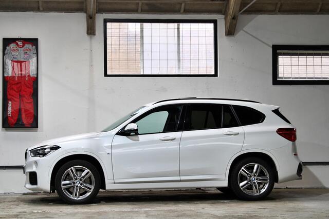 BMW X1 xDrive20i High Executive | M-Sport | Panoramadak | Shadow | Leder | Head-Up | Trekhaak |