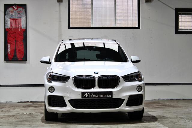 BMW X1 xDrive20i High Executive | M-Sport | Panoramadak | Shadow | Leder | Head-Up | Trekhaak |