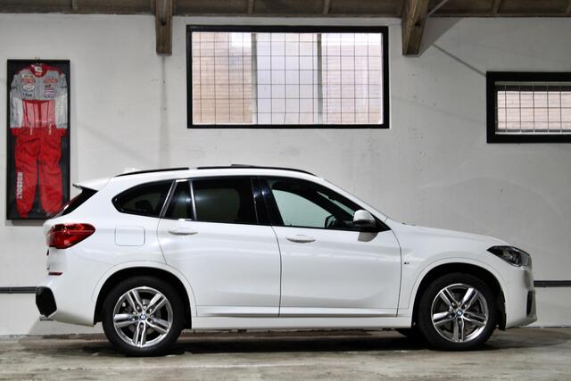 BMW X1 xDrive20i High Executive | M-Sport | Panoramadak | Shadow | Leder | Head-Up | Trekhaak |