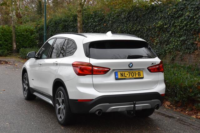 BMW X1 sDrive20i Centennial Executive | TREKHAAK |SPORTSTOELLEN | STOELVERW | CAMERA