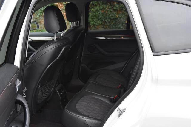 BMW X1 sDrive20i Centennial Executive | TREKHAAK |SPORTSTOELLEN | STOELVERW | CAMERA