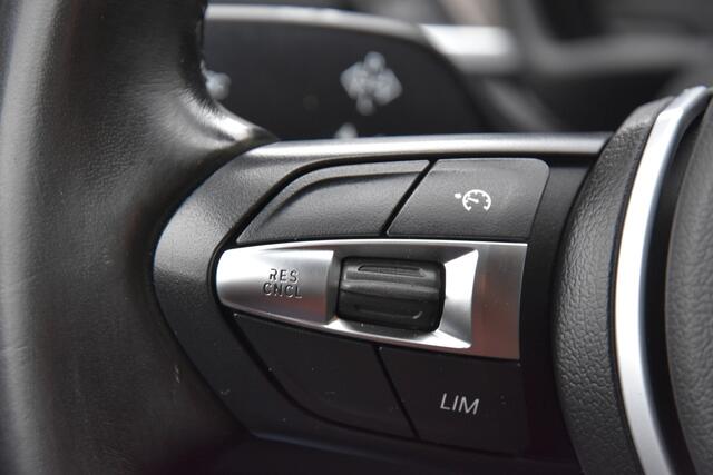 BMW X1 sDrive20i Centennial Executive | TREKHAAK |SPORTSTOELLEN | STOELVERW | CAMERA