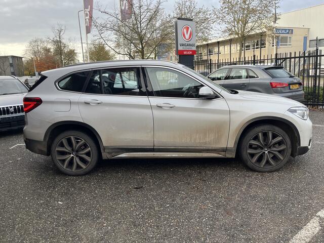 BMW X1 sDrive20i Executive X-Line // LED // LEDER // HEAD-UP DISPLAY // ELEK. ACHTERKLEP // NAVI // PDC V+A //