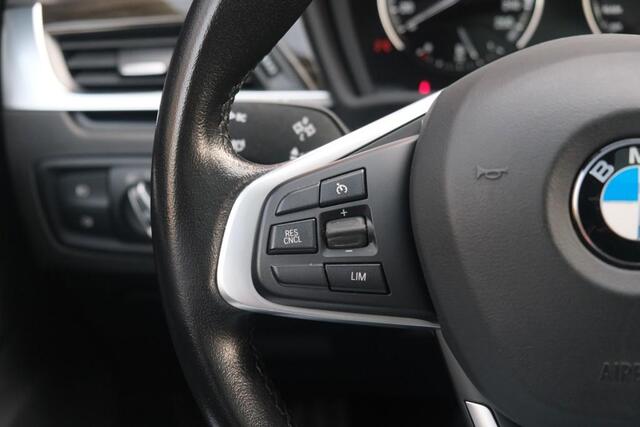 BMW X1 sDrive18i 140pk Aut. High Executive | Navi | Climate | Panoramadak | Head-up Display | Elektrische Achterklep | Stoelverwarming | PDC | Trekhaak