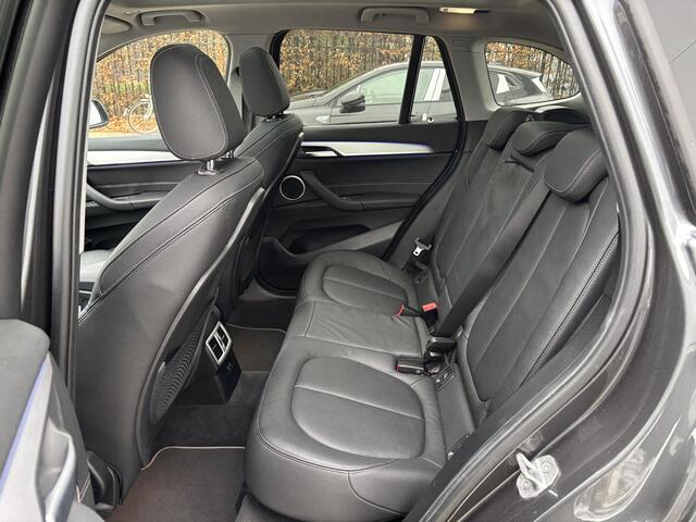 BMW X1 sDrive20i Business Edition Plus | Panoramadak | Sportstoelen | Vol leder | 1e Eig |