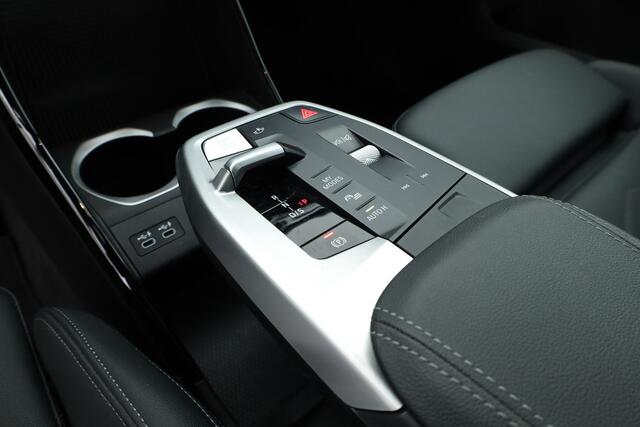 BMW X1 xDrive25e M Sport | Pano | Trekhaak | HUD | Camera | Leder | CarPlay