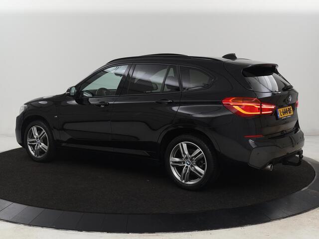 BMW X1 sDrive20i M Sport | Panoramadak | Stoelverwarming | Trekhaak | Head-Up | Harman/Kardon | Carplay | Camera | Sportstoelen | Full LED | Navigatie | Climate control