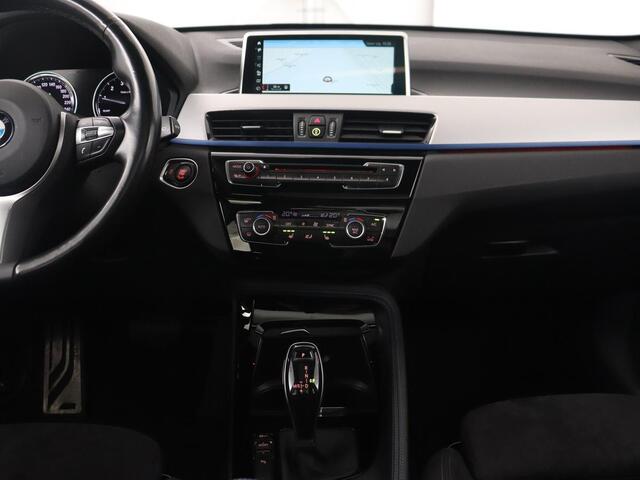 BMW X1 sDrive20i M Sport | Panoramadak | Stoelverwarming | Trekhaak | Head-Up | Harman/Kardon | Carplay | Camera | Sportstoelen | Full LED | Navigatie | Climate control