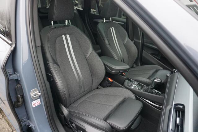 BMW X1 xDrive25e eDrive Edition | M pakket | ACC | PANO | trekhaak | Individual Storm Bay