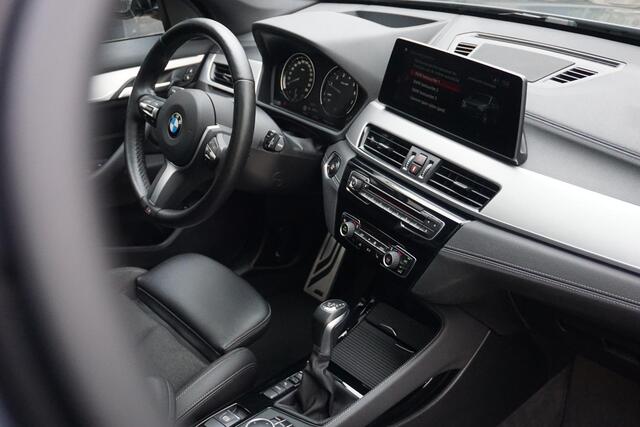 BMW X1 xDrive25e eDrive Edition | M pakket | ACC | PANO | trekhaak | Individual Storm Bay