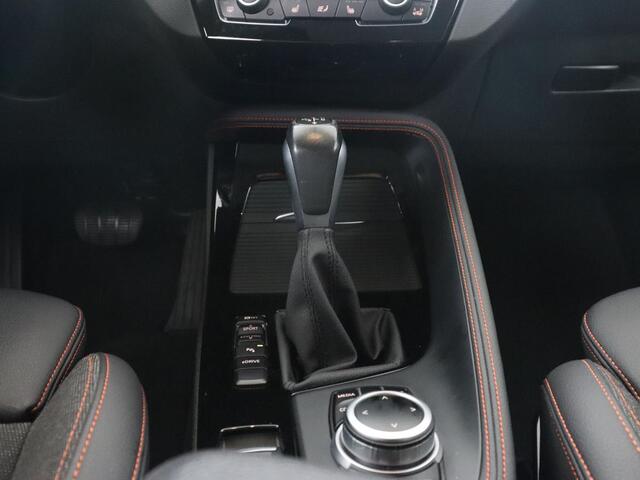 BMW X1 xDrive25e Sport Line | Stoelverwarming | Camera | Full LED | Sportstoelen | Keyless | Navigatie | Climate control | Parkeerhulp | Cruise control | DAB | Bluetooth